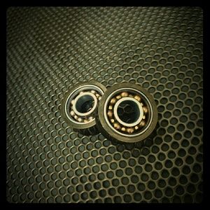 7/8 plugs made of ball bearings